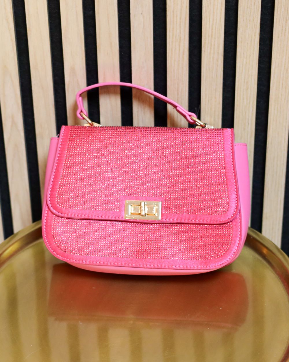 Handtas in de kleur fuchsia met glitter effect.